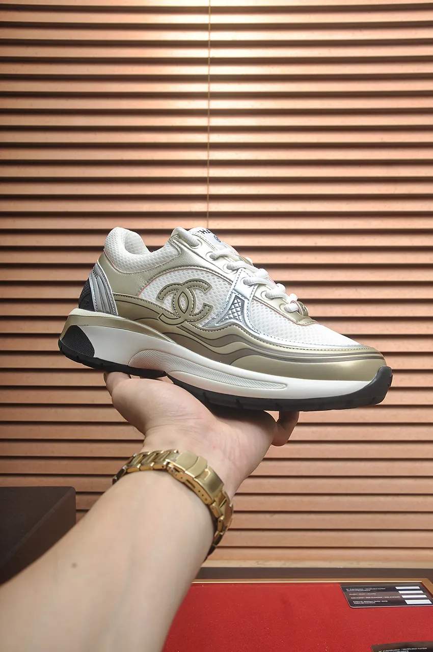 Men's shoes 💰600💶【CHANEL】(Chanel couple's model)👩‍❤️‍💋‍👨The latest all-season shoes🔥🔥The ultimate derivative model. Not only are you more fashionable on your feet, but wearing flat shoes can also lengthen your overall body shape ~ "Features" The simple upper is paired with conspicuous small fragrant cloth strips, which is fashionable and high-end. 💕💕Selected Chanel fabric for the upper, comfortable and soft fabric lining available in 5 colors 🐎Size: (women's 35-39, customized 40. Men's 38-44, customized 45)